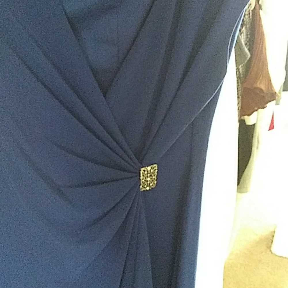 Dress - Picture 2 of 3